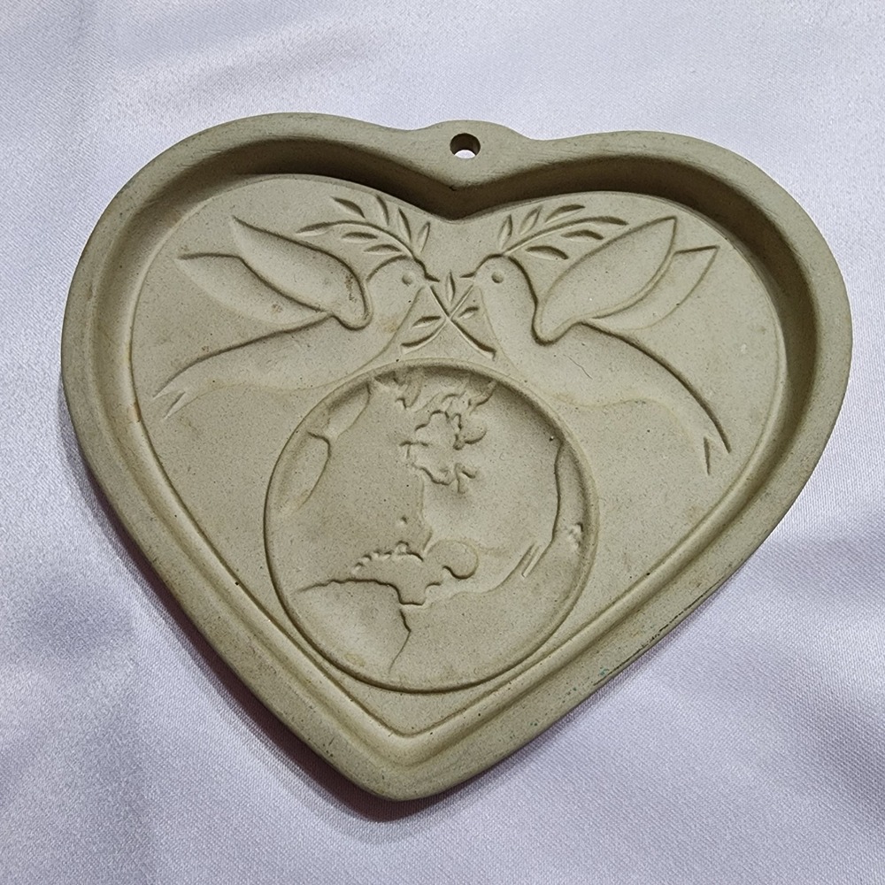 VTG Pampered Chef Peace on Earth Heart Cookie Mold Family Heritage Stoneware USA